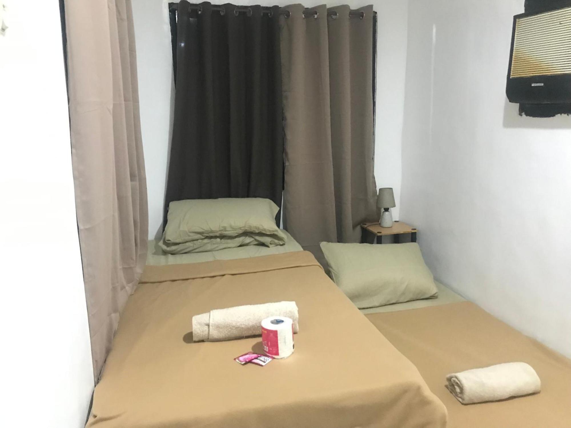 Central Hub Homestay Puerto Princesa Esterno foto