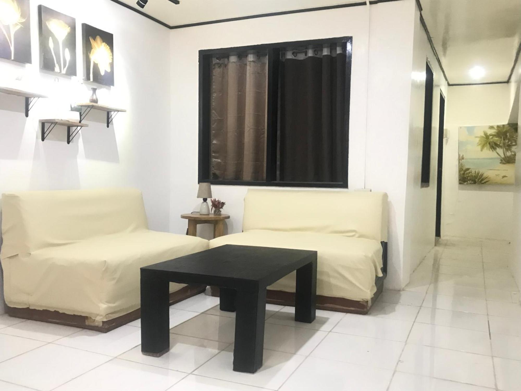 Central Hub Homestay Puerto Princesa Esterno foto