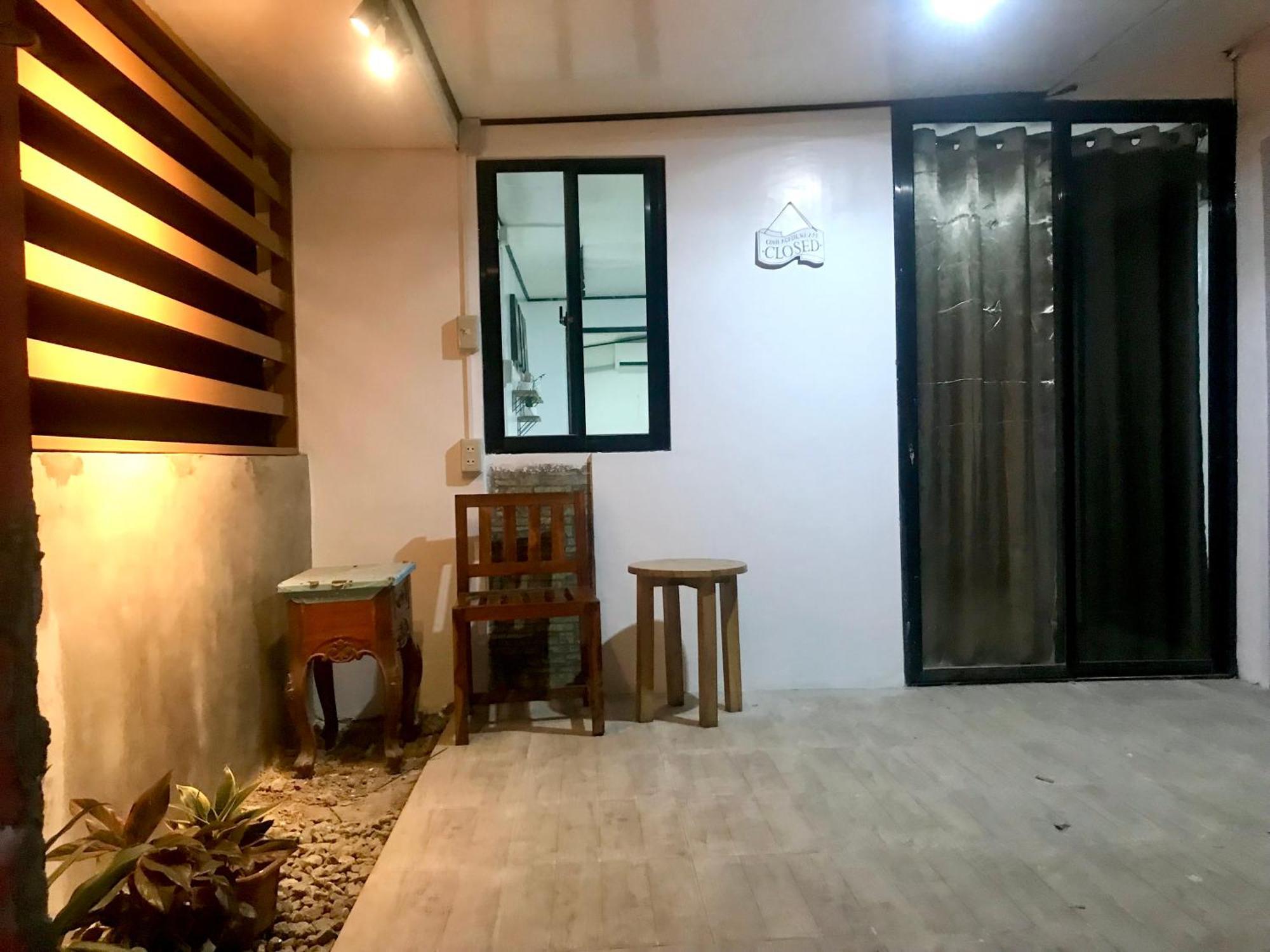 Central Hub Homestay Puerto Princesa Esterno foto
