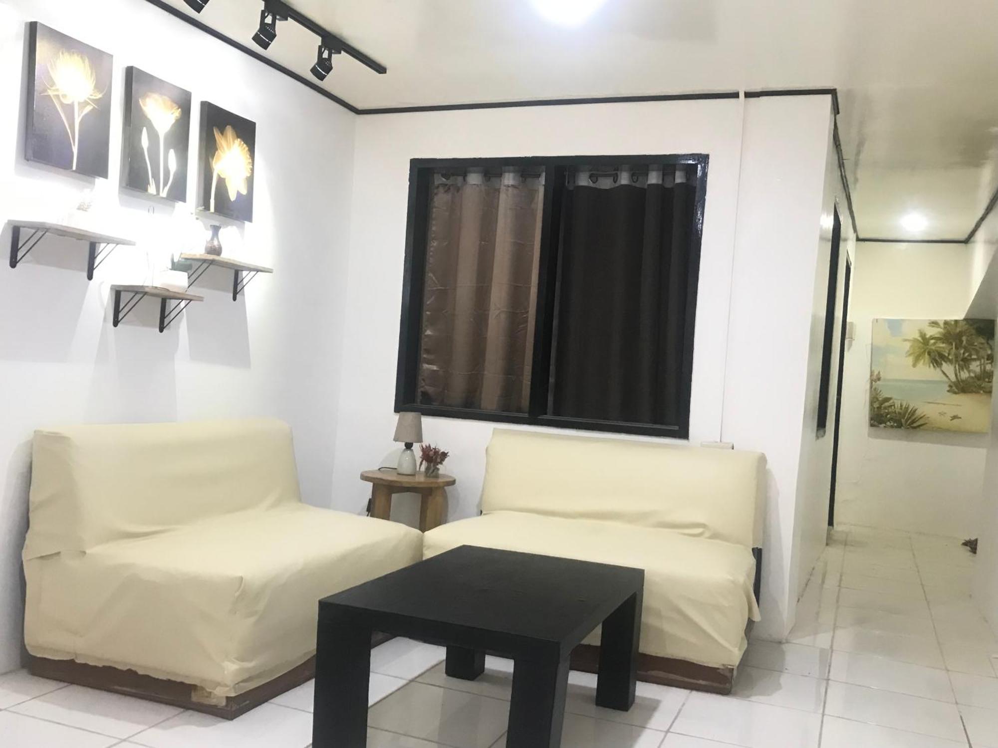 Central Hub Homestay Puerto Princesa Esterno foto