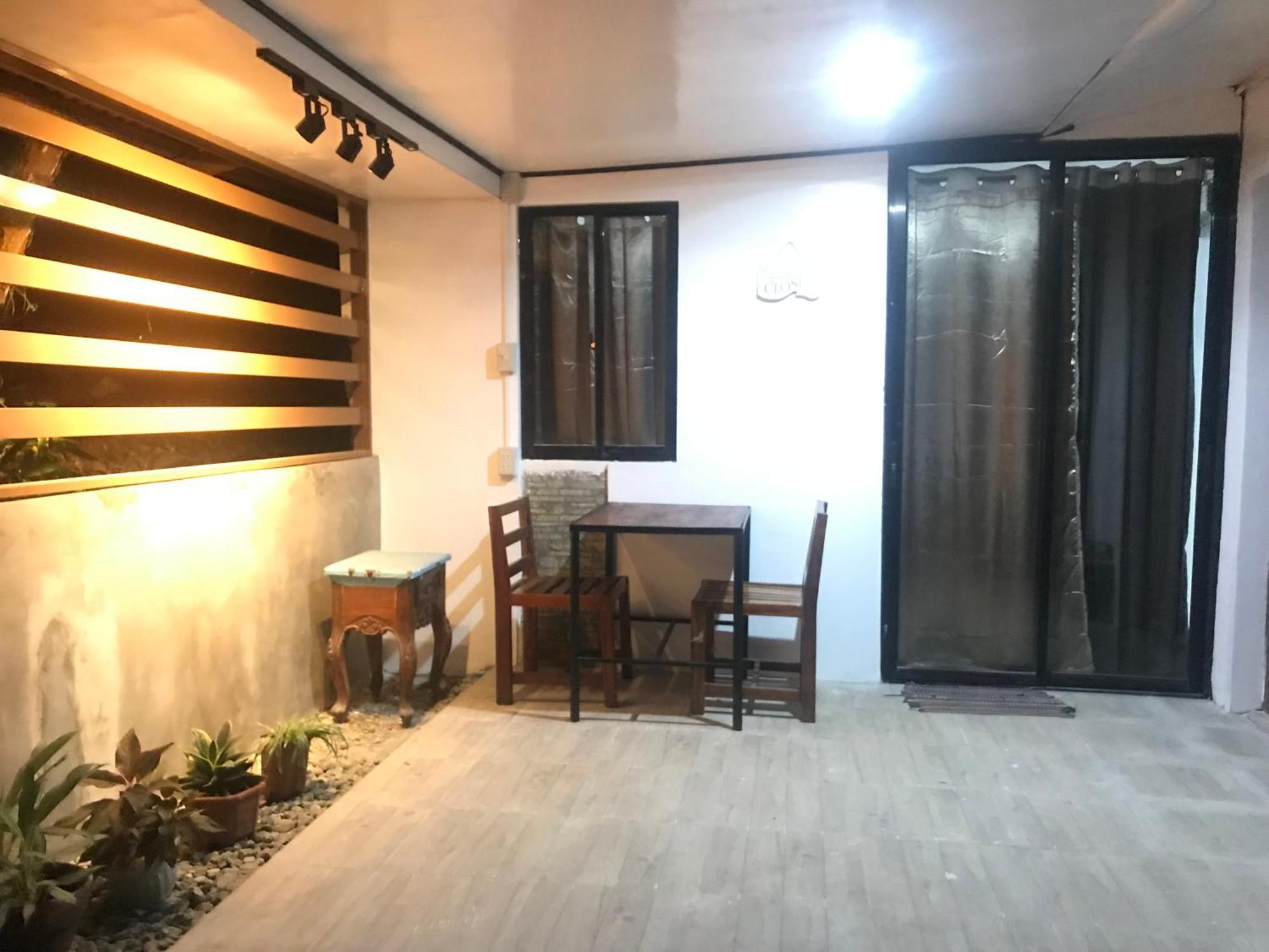 Central Hub Homestay Puerto Princesa Esterno foto