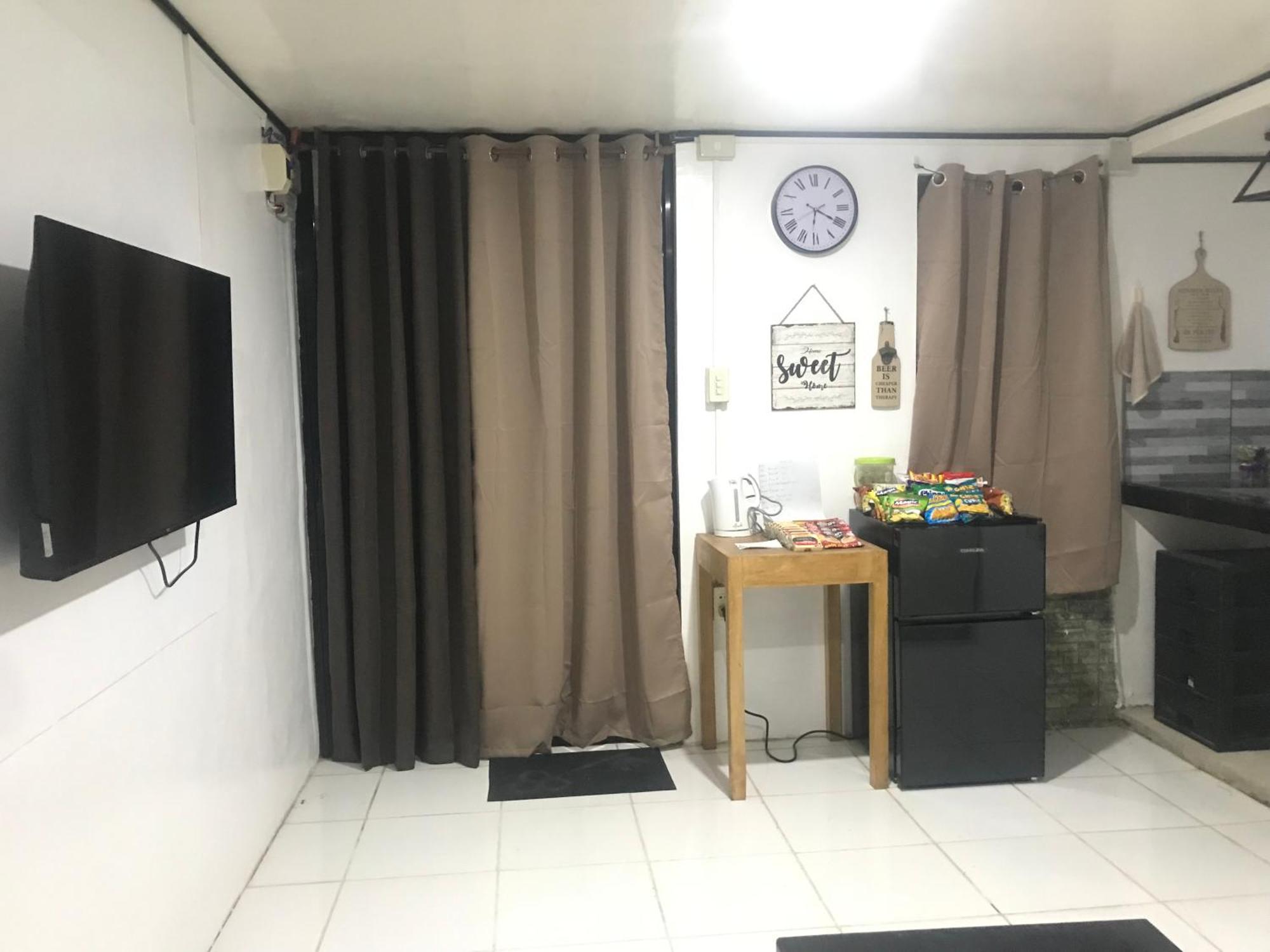 Central Hub Homestay Puerto Princesa Esterno foto